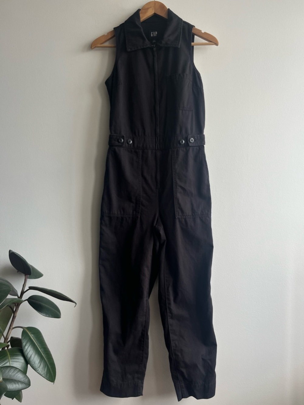 GAP Black Denim Utility Jumpsuit Sleeveless with Collar and Zip Womens Size 0